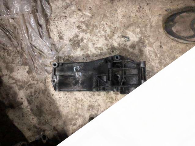 Кронштейн генератора Volkswagen Golf 1995г. | Фото № 1 Кронштейн генератора Volkswagen Golf 1995г. - Фото 1