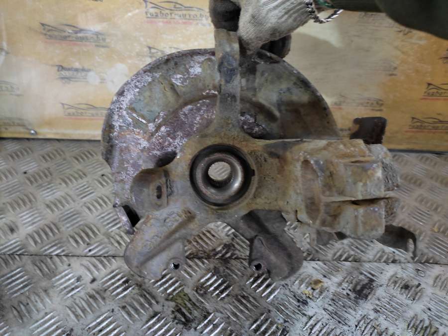 Кулак поворотный левый Volkswagen Polo Хэтчбэк 5 дв. 2004г. | Фото № 1 Кулак поворотный левый Volkswagen Polo Хэтчбэк 5 дв. 2004г. - Фото 1