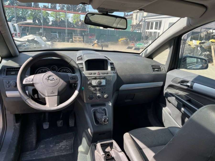 13111596 Лючок топливного бака  Opel Zafira 2006г. | Фото № 11  13111596 Лючок топливного бака  Opel Zafira 2006г. - Фото 11