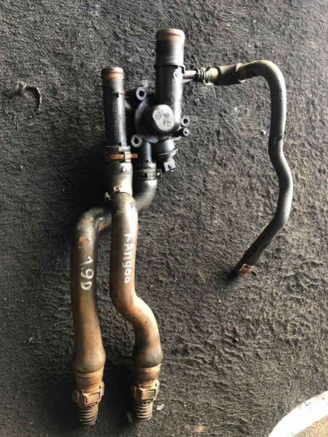 Корпус термостата Renault Kangoo 1 2006г. | Фото № 2 Корпус термостата Renault Kangoo 1 2006г. - Фото 2