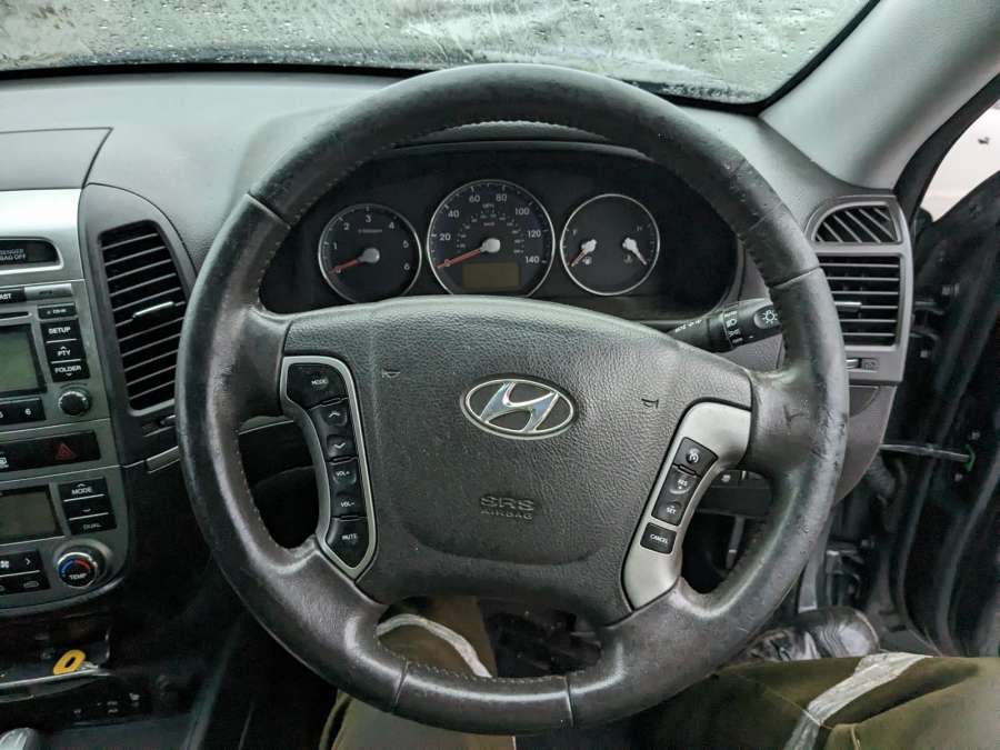Крышка двигателя передняя Hyundai Santa Fe 2 (CM) (2005-2012) Внедорожник 5дв. 2011г. | Фото № 15 Крышка двигателя передняя Hyundai Santa Fe 2 (CM) (2005-2012) Внедорожник 5дв. 2011г. - Фото 15
