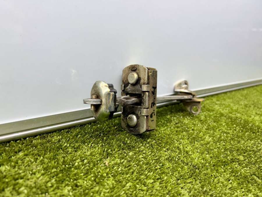 A9017200716  Ограничитель двери передний   Mercedes-Benz Sprinter 906 2006г. | Фото № 3  A9017200716  Ограничитель двери передний   Mercedes-Benz Sprinter 906 2006г. - Фото 3