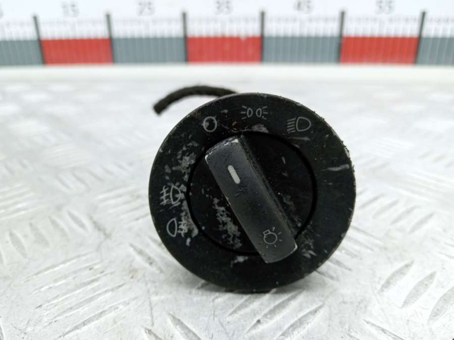 04054923 Переключатель света Volkswagen Touareg 1 (2002-2010) Внедорожник 5дв. 2003г. | Фото № 1 04054923 Переключатель света Volkswagen Touareg 1 (2002-2010) Внедорожник 5дв. 2003г. - Фото 1