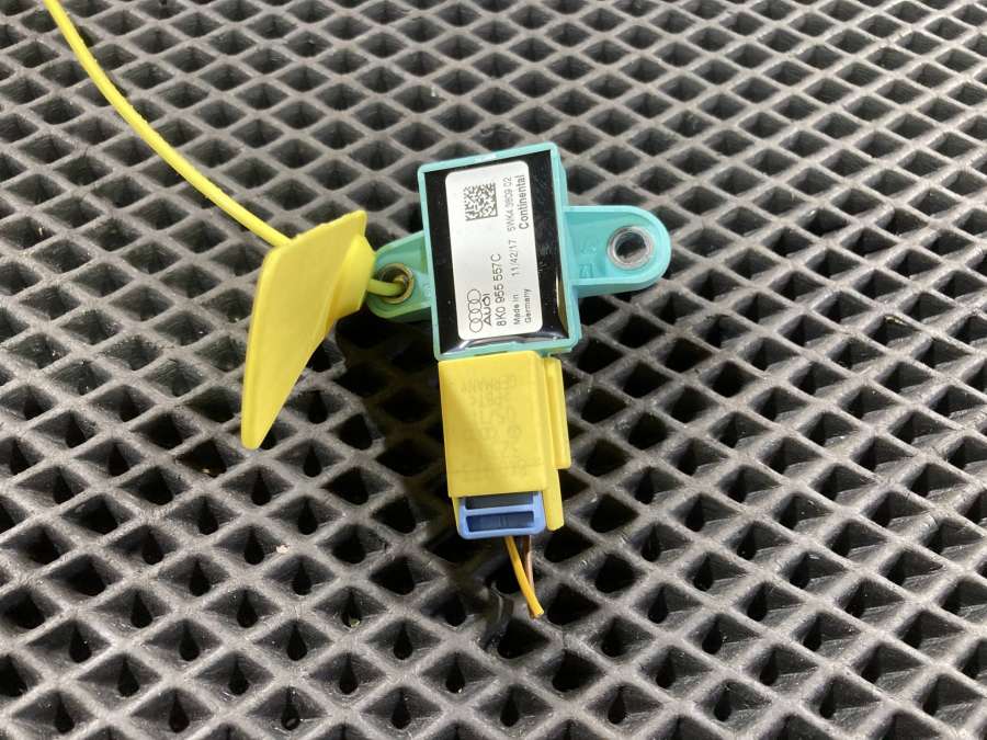 8K0955557C Датчик удара  Audi Q5 8R 2017г. | Фото № 1  8K0955557C Датчик удара  Audi Q5 8R 2017г. - Фото 1