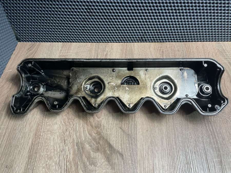 074103469J Клапанная крышка Volvo 850 1997г. | Фото № 3 074103469J Клапанная крышка Volvo 850 1997г. - Фото 3