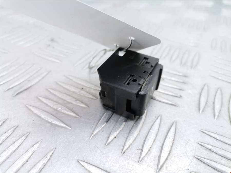 3B0959855B Кнопка стеклоподъемника Volkswagen Passat 5 GP (2000-2005) Универсал 2004г. | Фото № 2 3B0959855B Кнопка стеклоподъемника Volkswagen Passat 5 GP (2000-2005) Универсал 2004г. - Фото 2