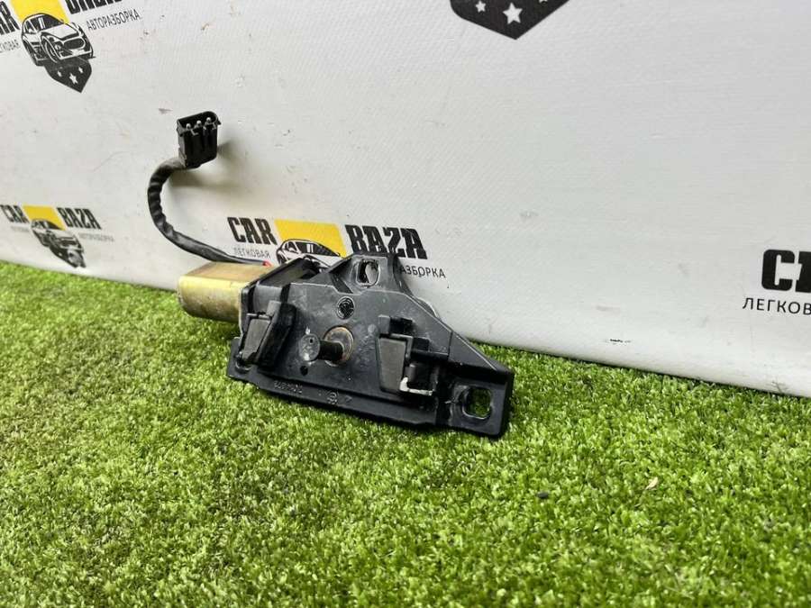 7014872  Замок багажника   BMW 7 E65/E66 2004г. | Фото № 3  7014872  Замок багажника   BMW 7 E65/E66 2004г. - Фото 3