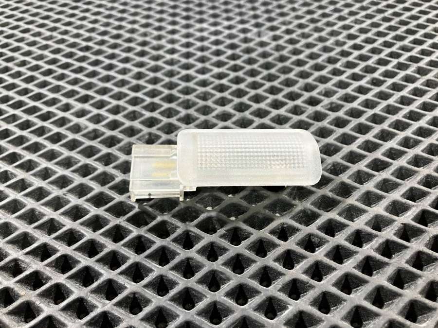 A1648200321 Фонарь салона (плафон)  Mercedes-Benz GL X164 2010г. | Фото № 3  A1648200321 Фонарь салона (плафон)  Mercedes-Benz GL X164 2010г. - Фото 3