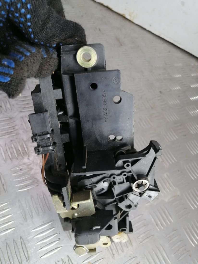 8D9827565C4B0827565H Замок крышки багажника Audi A6 C5 (S6,RS6) 2001г. | Фото № 7 8D9827565C4B0827565H Замок крышки багажника Audi A6 C5 (S6,RS6) 2001г. - Фото 7