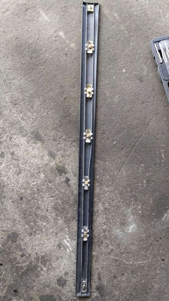 A2036902262 Молдинг двери передней правой  Mercedes-Benz C W203/S203/CL203 2006г. | Фото № 2  A2036902262 Молдинг двери передней правой  Mercedes-Benz C W203/S203/CL203 2006г. - Фото 2