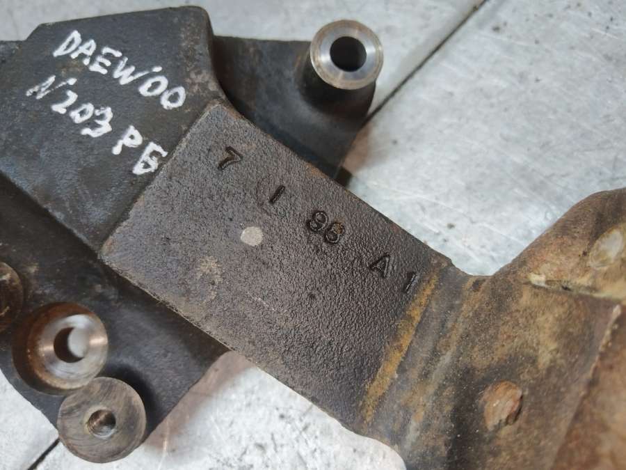 Кронштейн двигателя Daewoo Leganza Седан 1998г. | Фото № 1 Кронштейн двигателя Daewoo Leganza Седан 1998г. - Фото 1