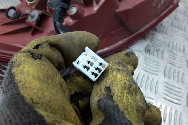 D65151150 Фонарь задний правый  Mazda 2 поколение (007-010) 2007г. | Фото № 6  D65151150 Фонарь задний правый  Mazda 2 поколение (007-010) 2007г. - Фото 6