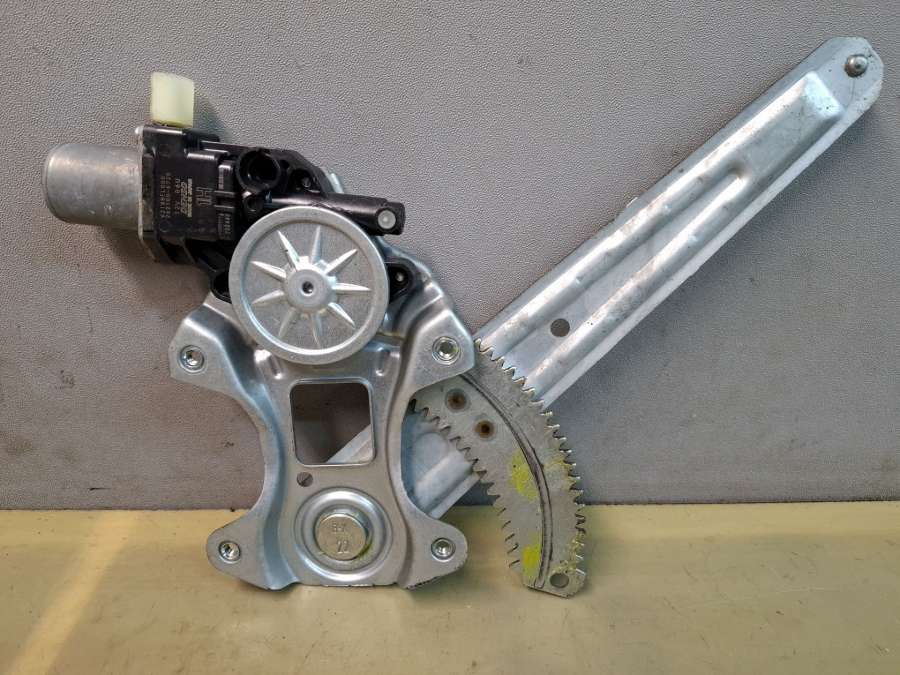 Стеклоподъемник задний правый  Subaru Impreza седан 2019г. | Фото № 1   Стеклоподъемник задний правый  Subaru Impreza седан 2019г. - Фото 1