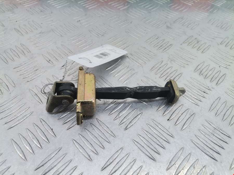 Ограничитель открывания двери передней Nissan Primera P12 (2001-2008) Универсал 2005г. | Фото № 1 Ограничитель открывания двери передней Nissan Primera P12 (2001-2008) Универсал 2005г. - Фото 1