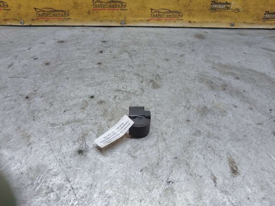 Кнопка стеклоподъемника переднего правого Audi A4 Седан 2001г. | Фото № 4 Кнопка стеклоподъемника переднего правого Audi A4 Седан 2001г. - Фото 4