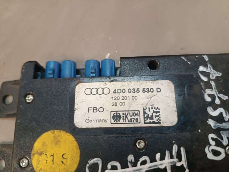 4D0035530D120201002800 Усилитель антенны  Audi A8 D2 (S8) 1997г. | Фото № 3  4D0035530D120201002800 Усилитель антенны  Audi A8 D2 (S8) 1997г. - Фото 3