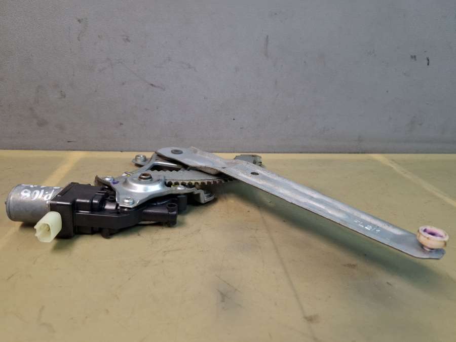 Стеклоподъемник задний правый  Subaru Impreza седан 2019г. | Фото № 2   Стеклоподъемник задний правый  Subaru Impreza седан 2019г. - Фото 2