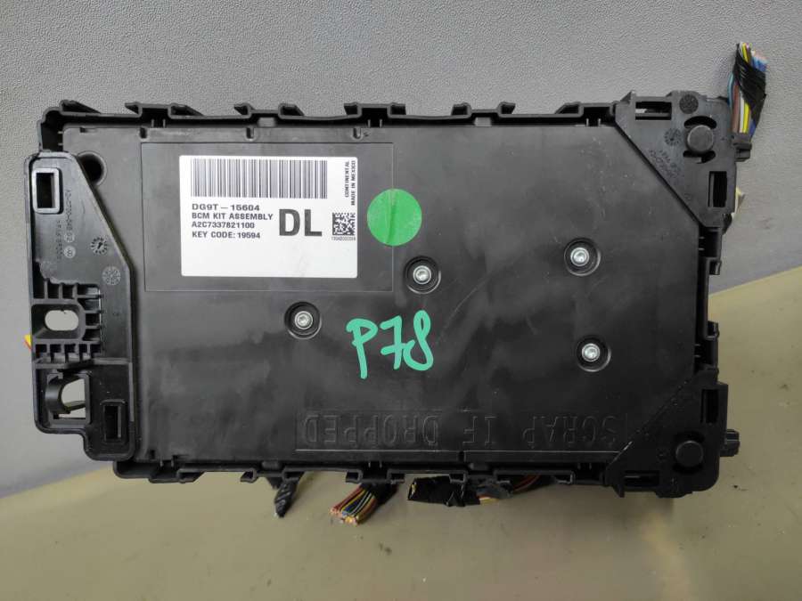 DG9T15604A2C7337821100 Блок предохранителей Ford Fusion USA седан 2013г. | Фото № 3 DG9T15604A2C7337821100 Блок предохранителей Ford Fusion USA седан 2013г. - Фото 3