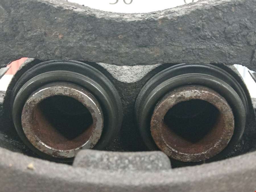 Суппорт передний правый Kia Sorento 1 (BL) (2002-2011) Внедорожник 5дв. 2004г. | Фото № 2 Суппорт передний правый Kia Sorento 1 (BL) (2002-2011) Внедорожник 5дв. 2004г. - Фото 2