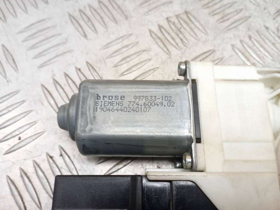 7746004902996395103997833102 Моторчик стеклоподъемника передний левый  Citroen C5 хэтчбек 2007г. | Фото № 3  7746004902996395103997833102 Моторчик стеклоподъемника передний левый  Citroen C5 хэтчбек 2007г. - Фото 3
