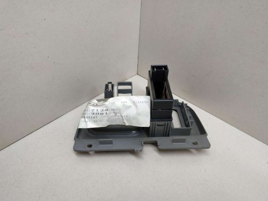 Кнопка регулировки света  Renault Scenic  минивэн 2000г. | Фото № 2   Кнопка регулировки света  Renault Scenic  минивэн 2000г. - Фото 2