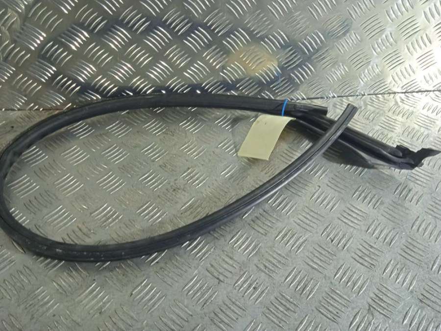 1032146 Уплотнитель Tesla Model X 2019г. | Фото № 1 1032146 Уплотнитель Tesla Model X 2019г. - Фото 1