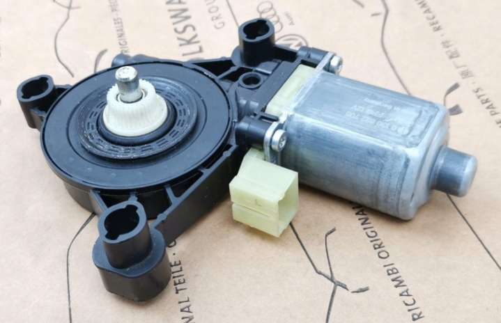 8W0959801 Моторчик стеклоподъемника Audi E-tron 1 поколение (2018-2024) 2018г. | Фото № 16 8W0959801 Моторчик стеклоподъемника Audi E-tron 1 поколение (2018-2024) 2018г. - Фото 16