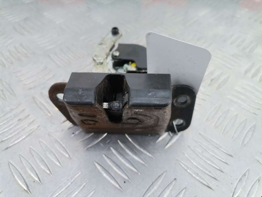 Замок крышки багажника Hyundai Santa Fe 2 (CM) (2005-2012) Внедорожник 5дв. 2011г. | Фото № 3 Замок крышки багажника Hyundai Santa Fe 2 (CM) (2005-2012) Внедорожник 5дв. 2011г. - Фото 3