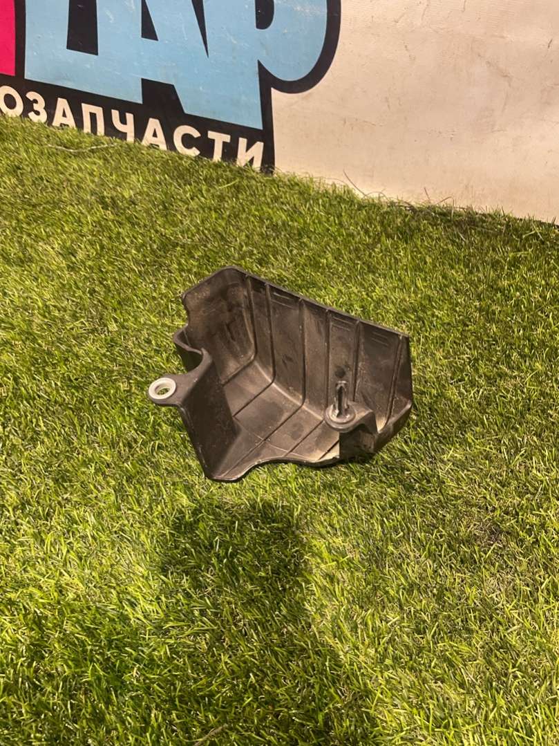 Пластик моторного отсека  Ford Explorer 2020г. | Фото № 2   Пластик моторного отсека  Ford Explorer 2020г. - Фото 2