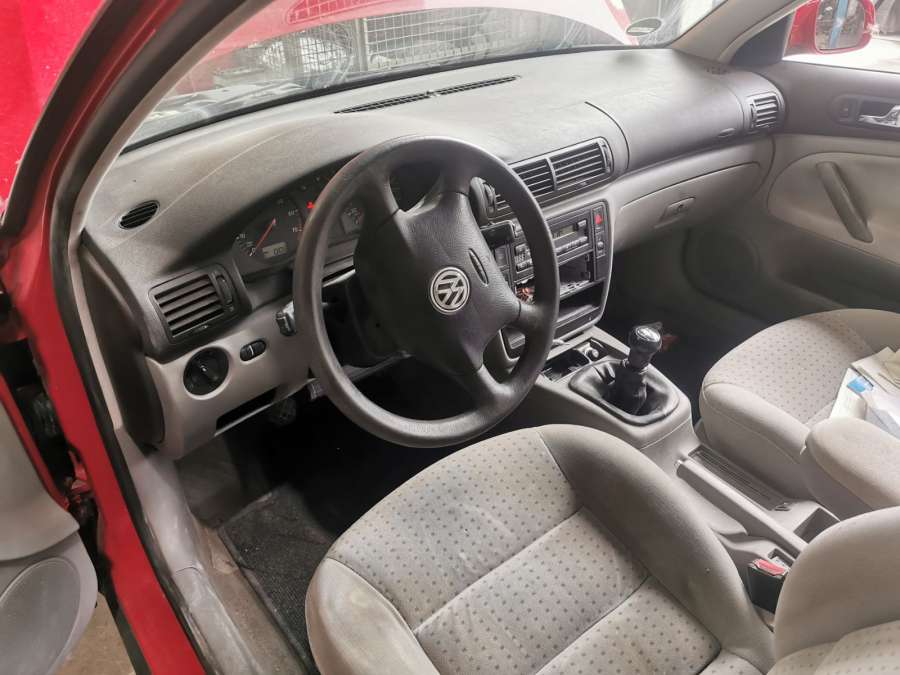 Кнопка стеклоподъемника Volkswagen Passat 5 (1996-2000) Седан 1999г. | Фото № 4 Кнопка стеклоподъемника Volkswagen Passat 5 (1996-2000) Седан 1999г. - Фото 4