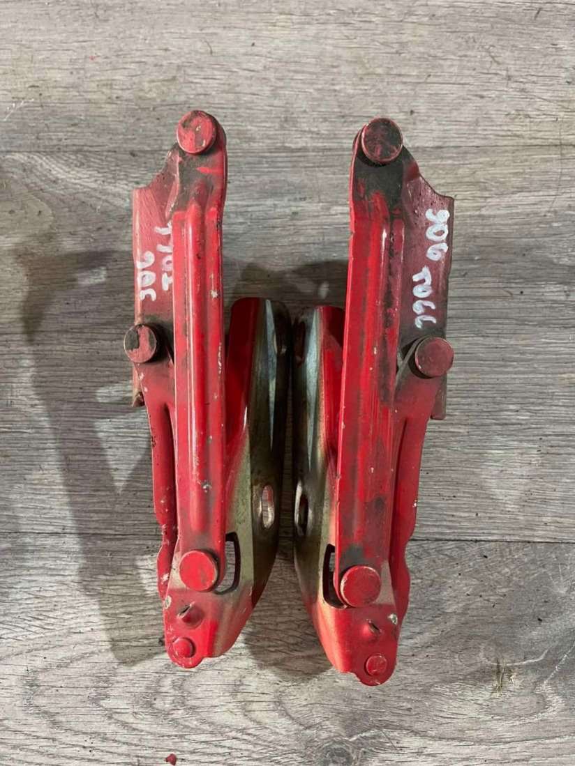 Петля капота Mercedes Sprinter W906 2013г. | Фото № 2 Петля капота Mercedes Sprinter W906 2013г. - Фото 2