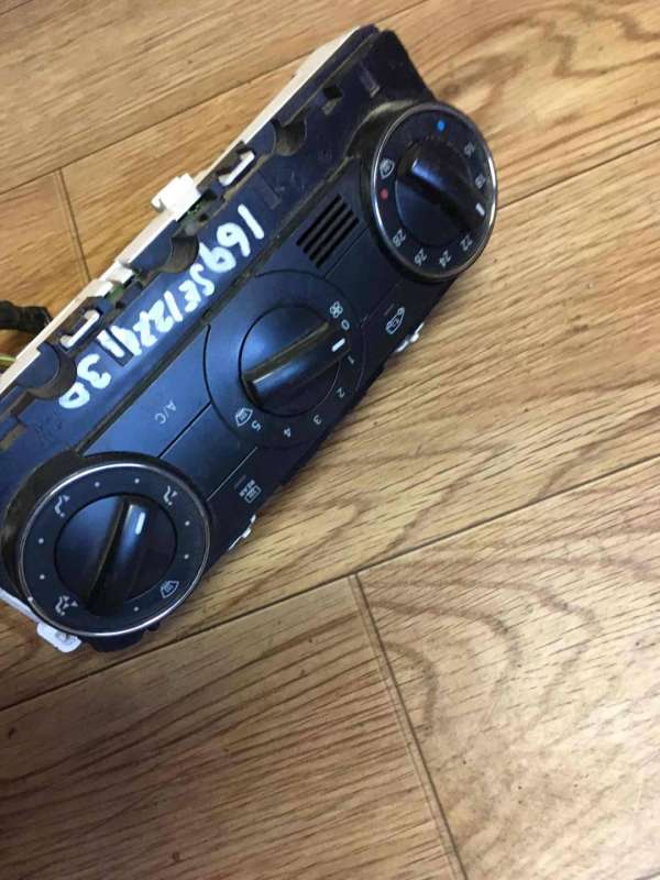 1698301585A1698301585 Блок управления печки/климат-контроля  Mercedes-Benz A W169 2006г. | Фото № 1  1698301585A1698301585 Блок управления печки/климат-контроля  Mercedes-Benz A W169 2006г. - Фото 1