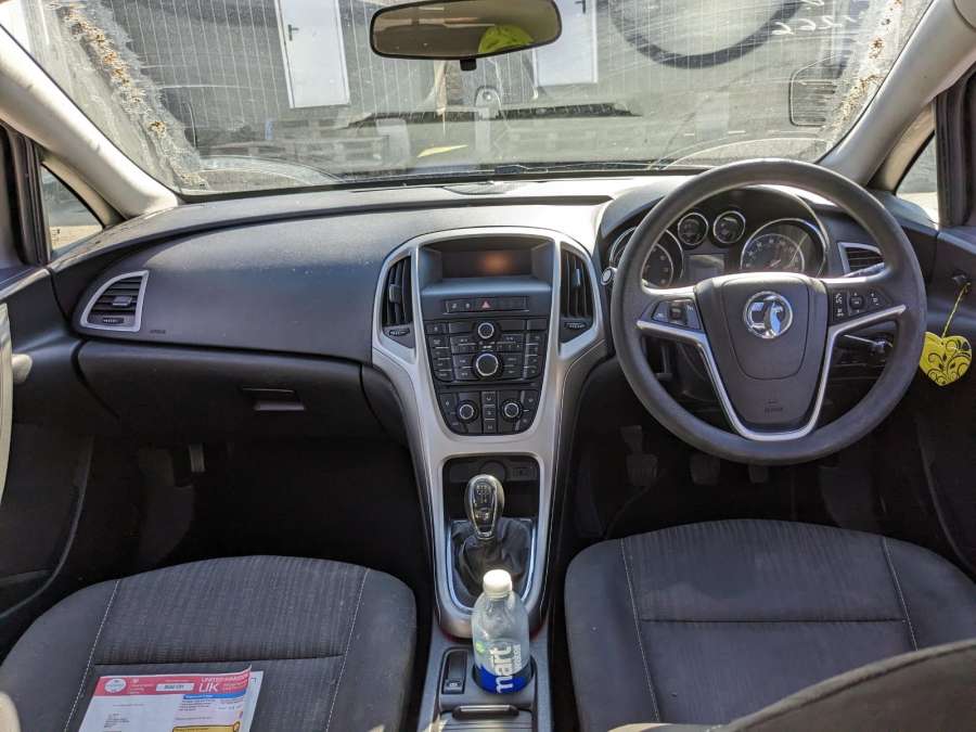 28265970 Блок управления климат-контроля Opel Astra J (2009-2018) Хетчбэк 5дв. 2011г. | Фото № 10 28265970 Блок управления климат-контроля Opel Astra J (2009-2018) Хетчбэк 5дв. 2011г. - Фото 10