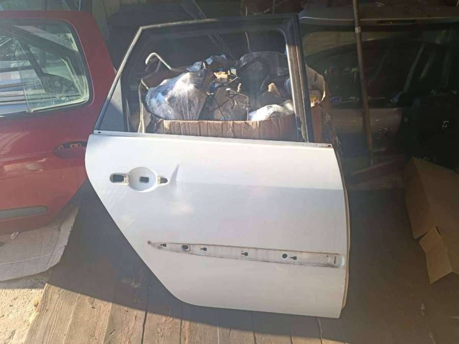 Дверь задняя правая Renault Scenic 2 2004г. | Фото № 1 Дверь задняя правая Renault Scenic 2 2004г. - Фото 1