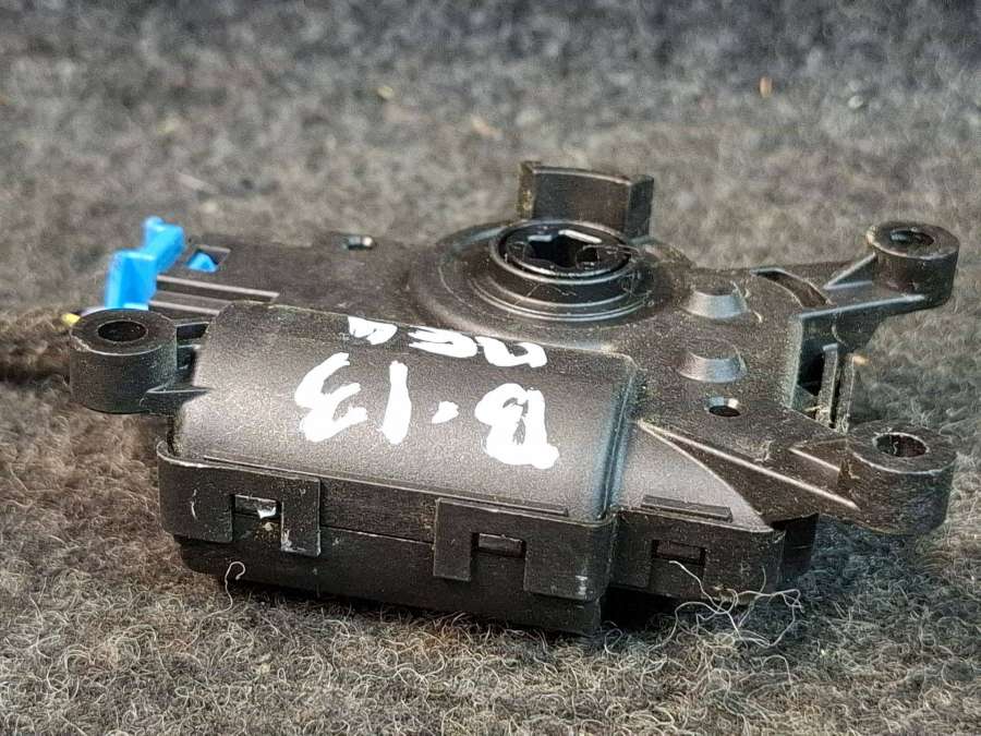 2Q0907511F Моторчик заслонки печки  Volkswagen Jetta 2021г. | Фото № 1  2Q0907511F Моторчик заслонки печки  Volkswagen Jetta 2021г. - Фото 1