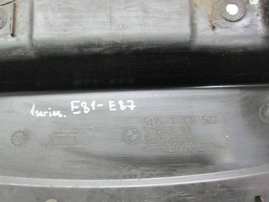 7128502 Защита (пыльник) двигателя  BMW 1 E81/E82/E87/E88 2006г. | Фото № 4  7128502 Защита (пыльник) двигателя  BMW 1 E81/E82/E87/E88 2006г. - Фото 4
