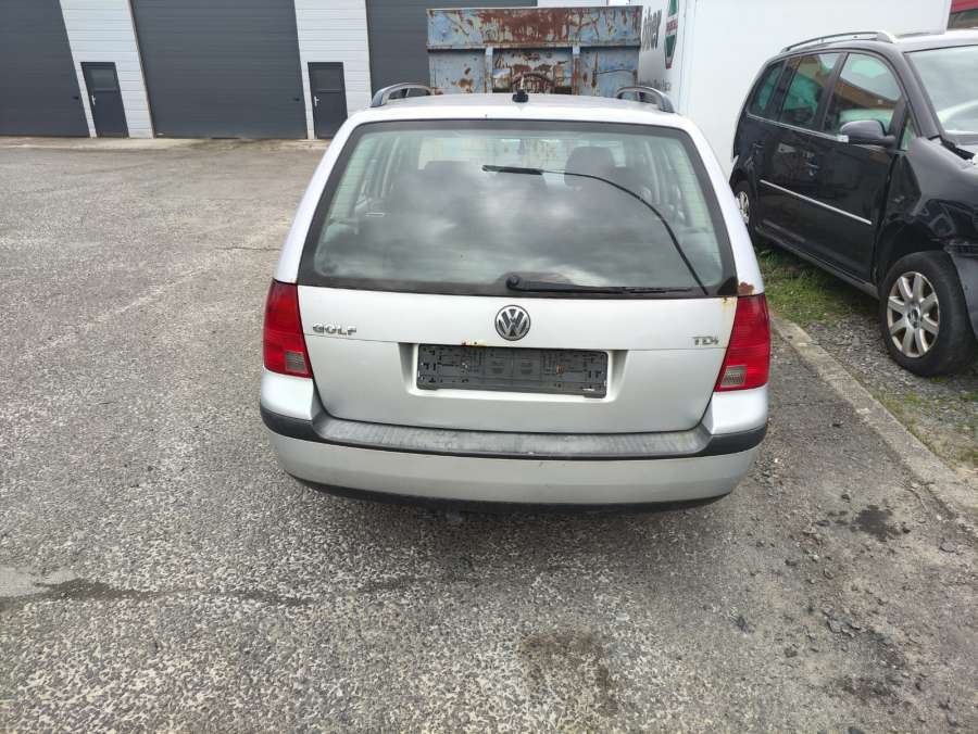 Крюк буксировочный Volkswagen Golf 4 (1997-2004) Универсал 2004г. | Фото № 7 Крюк буксировочный Volkswagen Golf 4 (1997-2004) Универсал 2004г. - Фото 7