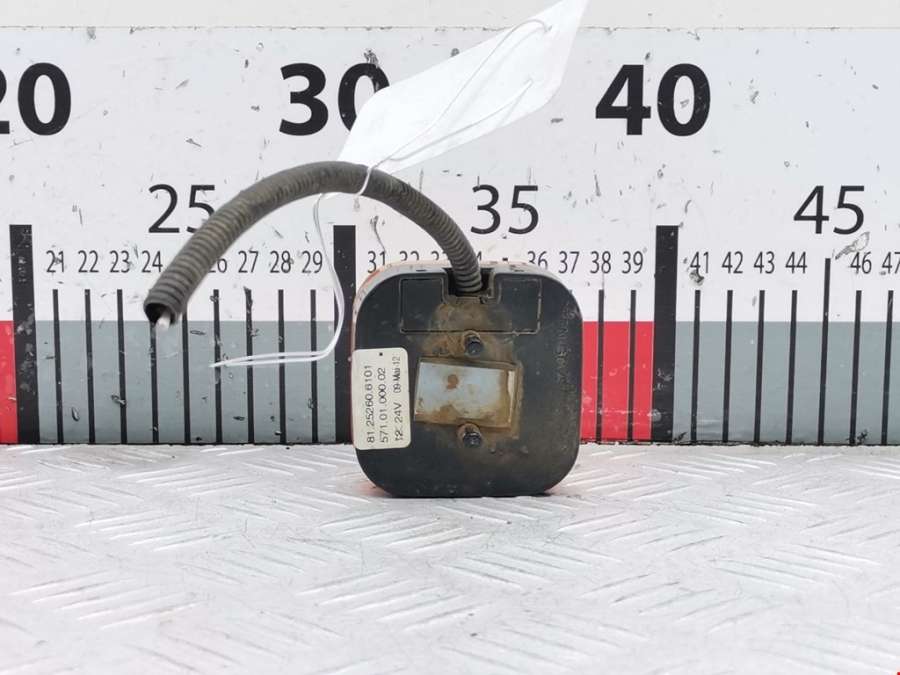 5710100002 Фонарь габаритный правый MAN TGM (2005-2020) Грузовой 2012г. | Фото № 2 5710100002 Фонарь габаритный правый MAN TGM (2005-2020) Грузовой 2012г. - Фото 2