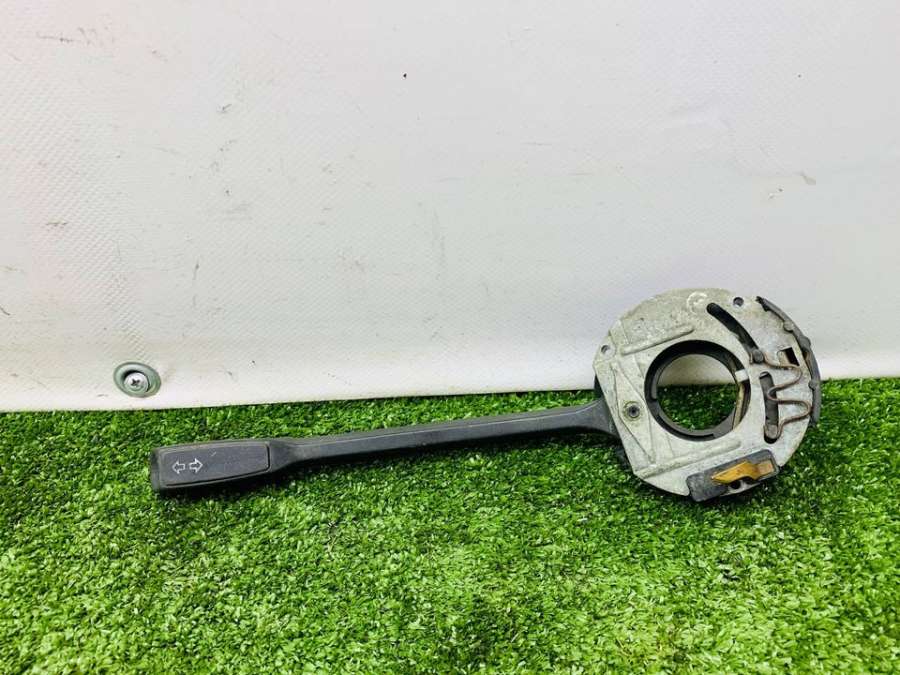 Переключатель подрулевой поворотов Volkswagen Golf II 1992г. | Фото № 1 Переключатель подрулевой поворотов Volkswagen Golf II 1992г. - Фото 1