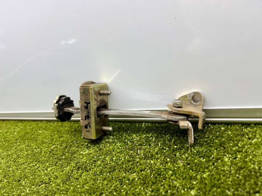 A9017200716  Ограничитель двери передний   Mercedes-Benz Sprinter 906 2006г. | Фото № 5  A9017200716  Ограничитель двери передний   Mercedes-Benz Sprinter 906 2006г. - Фото 5