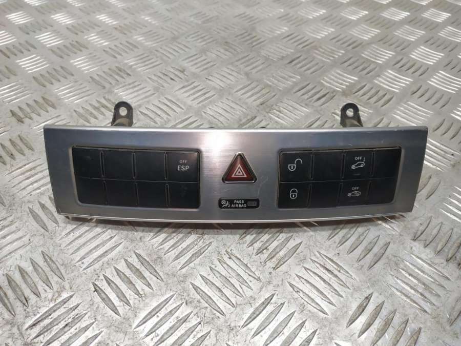2038703310 Блок кнопок Mercedes-Benz C W203/S203/CL203 CL203 2005г. | Фото № 1 2038703310 Блок кнопок Mercedes-Benz C W203/S203/CL203 CL203 2005г. - Фото 1