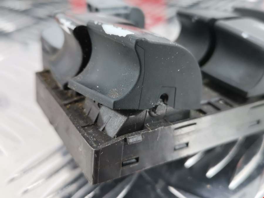 Блок управления стеклоподъемниками Audi A6 C6 (2004-2011) Универсал 2006г. | Фото № 7 Блок управления стеклоподъемниками Audi A6 C6 (2004-2011) Универсал 2006г. - Фото 7