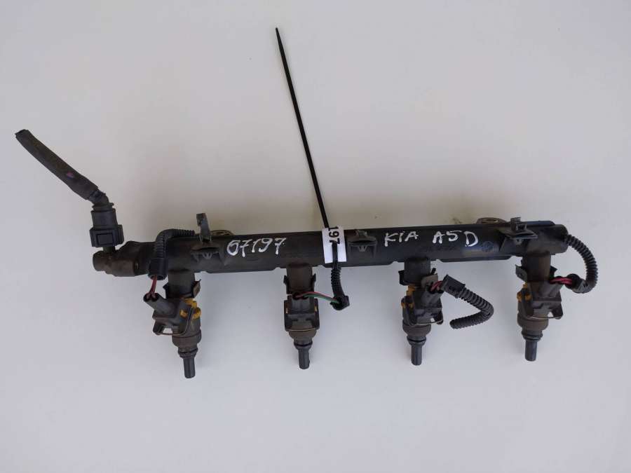 OK30E13250 Форсунка топливная  Kia Rio  2003г. | Фото № 1  OK30E13250 Форсунка топливная  Kia Rio  2003г. - Фото 1