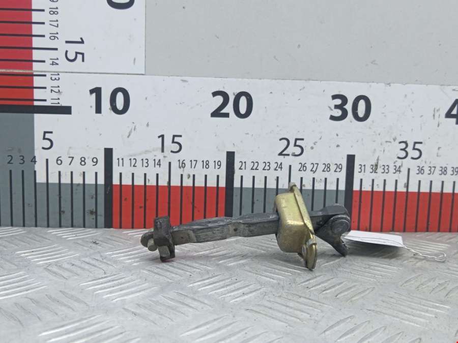 Ограничитель открывания двери передней Toyota Corolla 8 (1997-2001) 1995г. | Фото № 1 Ограничитель открывания двери передней Toyota Corolla 8 (1997-2001) 1995г. - Фото 1