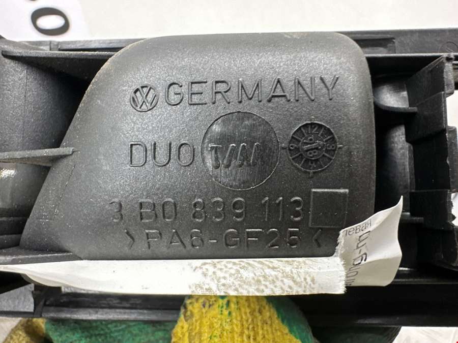 Ручка двери внутренняя задняя левая Volkswagen Passat 5 (1996-2000) Седан 1998г. | Фото № 3 Ручка двери внутренняя задняя левая Volkswagen Passat 5 (1996-2000) Седан 1998г. - Фото 3