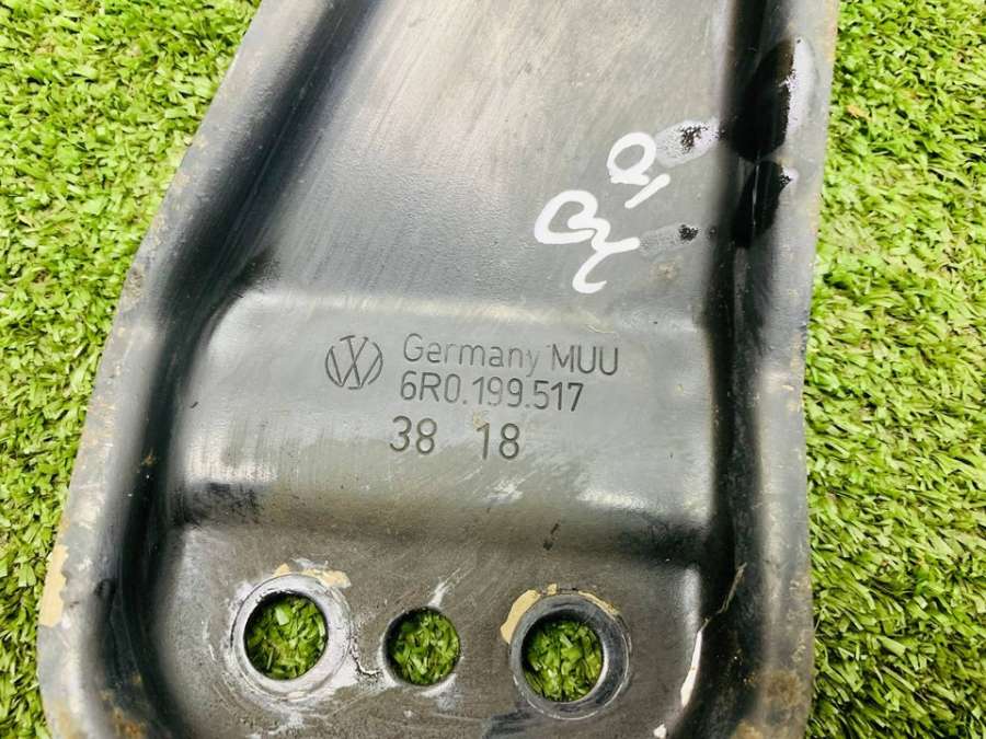 6R0199517  Кронштейн подрамника левый   Skoda Fabia III 2019г. | Фото № 6  6R0199517  Кронштейн подрамника левый   Skoda Fabia III 2019г. - Фото 6