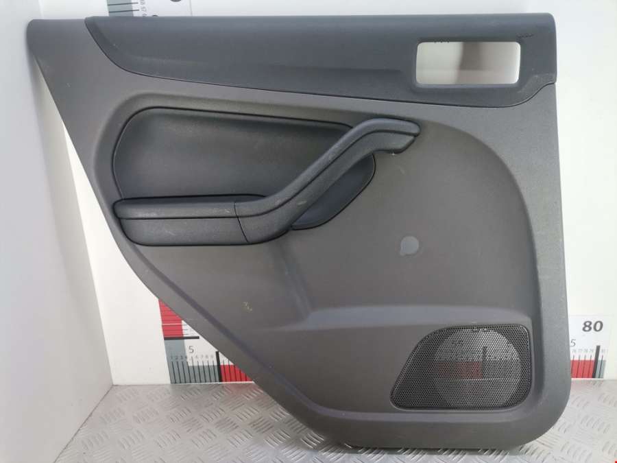 Обшивка (карта) двери задней левой Ford Focus 2 (2004-2011) 2010г. | Фото № 1 Обшивка (карта) двери задней левой Ford Focus 2 (2004-2011) 2010г. - Фото 1