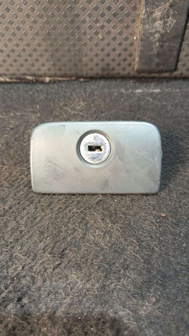 Ручка бардачка Audi A3 8L 1998г. | Фото № 1 Ручка бардачка Audi A3 8L 1998г. - Фото 1