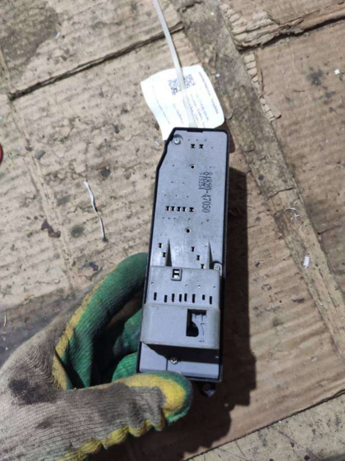 Блок управления стеклоподъемниками Toyota Prius 2 2005г. | Фото № 3 Блок управления стеклоподъемниками Toyota Prius 2 2005г. - Фото 3