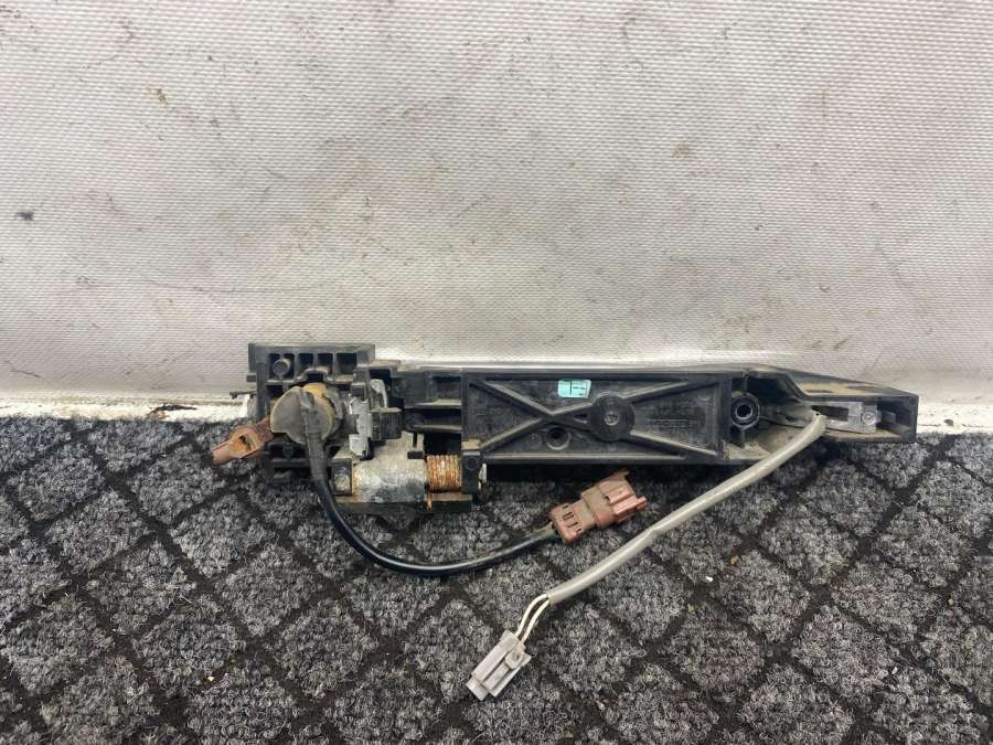 Ручка наружная передняя левая Hyundai Santa Fe 1 поколение внедорожник 2001г. | Фото № 3 Ручка наружная передняя левая Hyundai Santa Fe 1 поколение внедорожник 2001г. - Фото 3